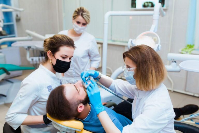 Helident Training Center imparte el curso de estética dental en España online