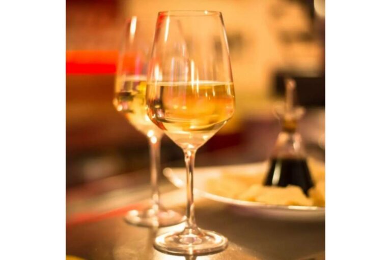 Vinos No sé tú, marca gallega de vinos con variedad Tinto y Ribeiro Blanco