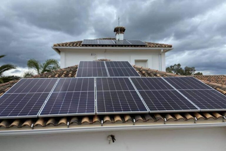 Instalación de placas fotovoltaicas con AGRUPACIONES & SOLUCIONES SOLARES. La popularidad de la energía solar fotovoltaica