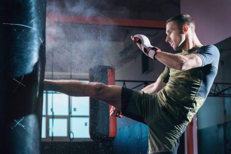 La técnica marcial para tonificar el cuerpo conocida como Kick Boxing se puede practicar en la Escuela de Artes Marciales Mugendo Vallcarca