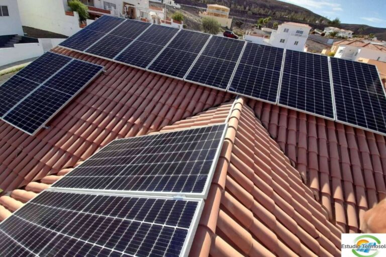 La energía fotovoltaica como solución para reducir la huella de carbono, según Estudio Termosolar