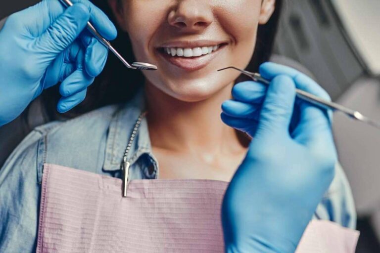 ¿Los implantes dentales pueden durar toda la vida? La Clínica Dental Helident explica los mejores cuidados para ello