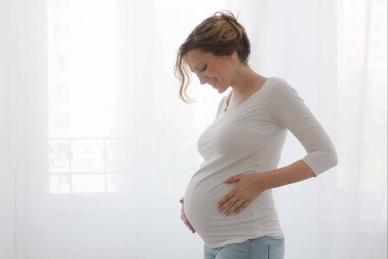 Una mamá y un bebé sano encuentran en Ayurveda y embarazo la combinación perfecta