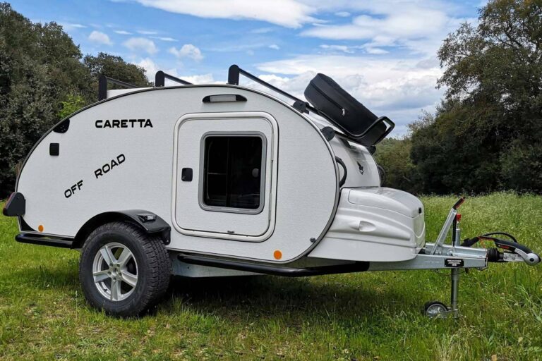 Minicaravanas.com ofrece caravanas pequeñas con baño y equipamiento para dos personas