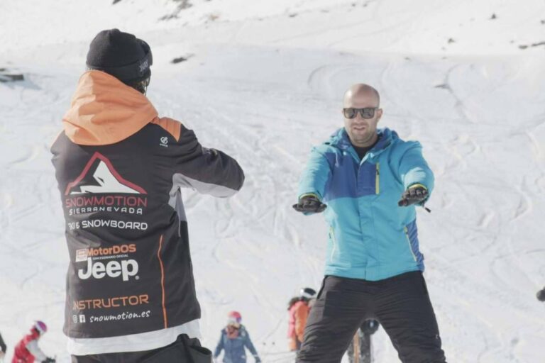 Snowmotion imparte clases de esquí y snowboard en Sierra Nevada