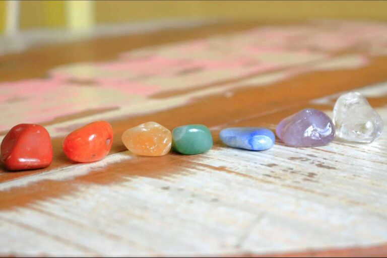 Los beneficios de las piedras chakras disponibles en la tienda online Gemas Canarias