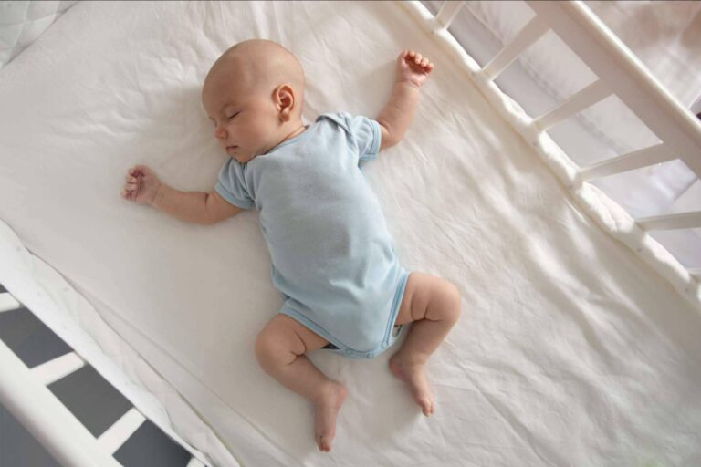 Dormir a un bebé toda la noche es posible gracias a los hábitos saludables de BabySteps by Marian