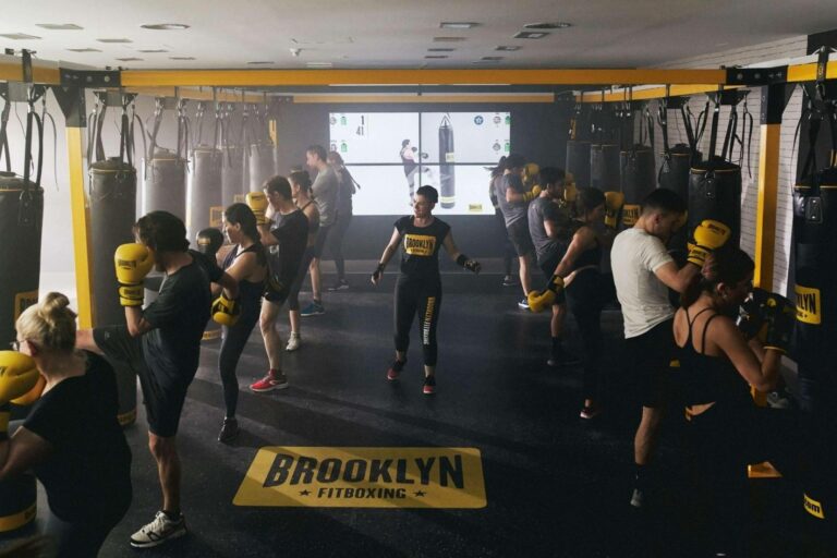 Mejorar la resistencia y quemar grasa a través del cardio hiit en Málaga del gimnasio Brooklyn Fitboxing