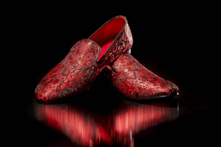 Carlos Espinosa ha lanzado su colección de slippers de diseño