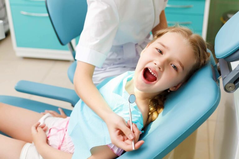 ¿Cuándo es recomendable visitar al dentista?, odontopediatría de la mano de Implant Clinics