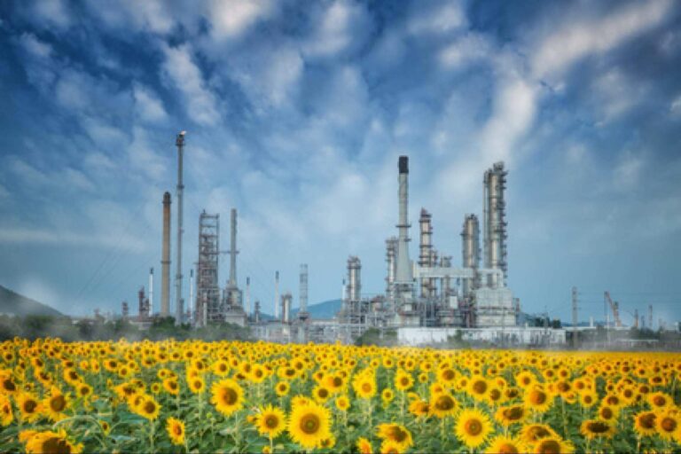 ¿Cómo capturar el CO2 de las refinerías y plantas químicas y emplearlo para fabricar nuevos combustibles?