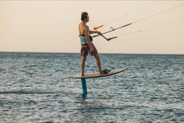 Pura Vida Mallorca asegura que la práctica del kitesurf es accesible para todos los públicos