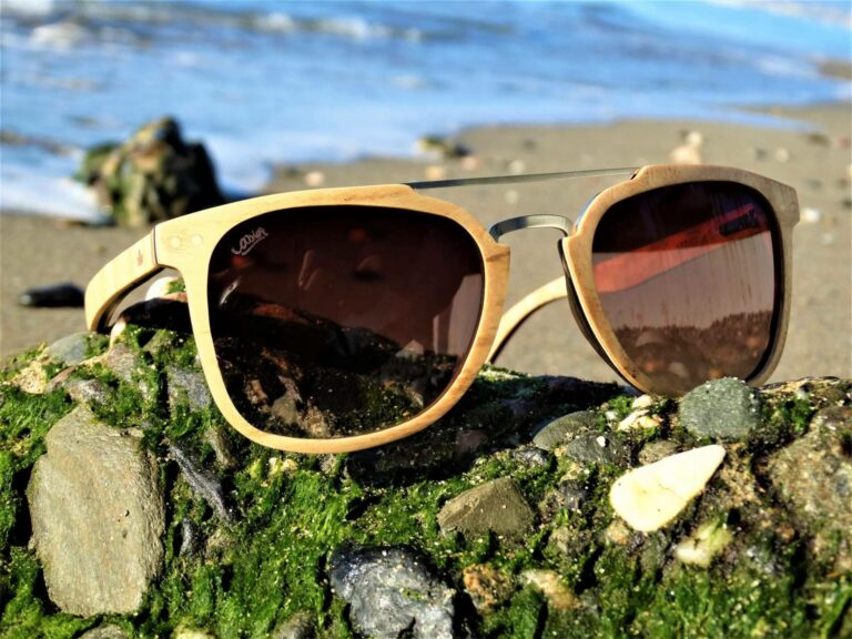 Gafas de madera de olivo fabricadas por Castor Sunglasses
