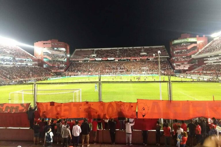 Vivir la experiencia completa al comprar entradas Independiente en Football Host