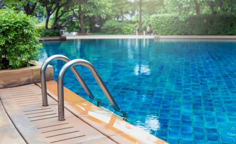 Locos por las piscinas hace más fácil el mantenimiento de la piscina en el hogar