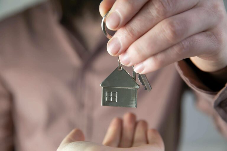 La Casa Agency El Clot explica los pros y los contras sobre la compra de una vivienda a un particular