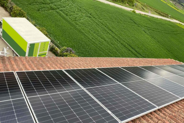 Obtener subvenciones para adquirir placas solares, con la ayuda de SolarTRES60