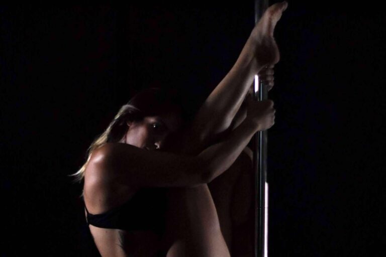 Pole dance para entrenar el físico y la mente en Feeling Woman