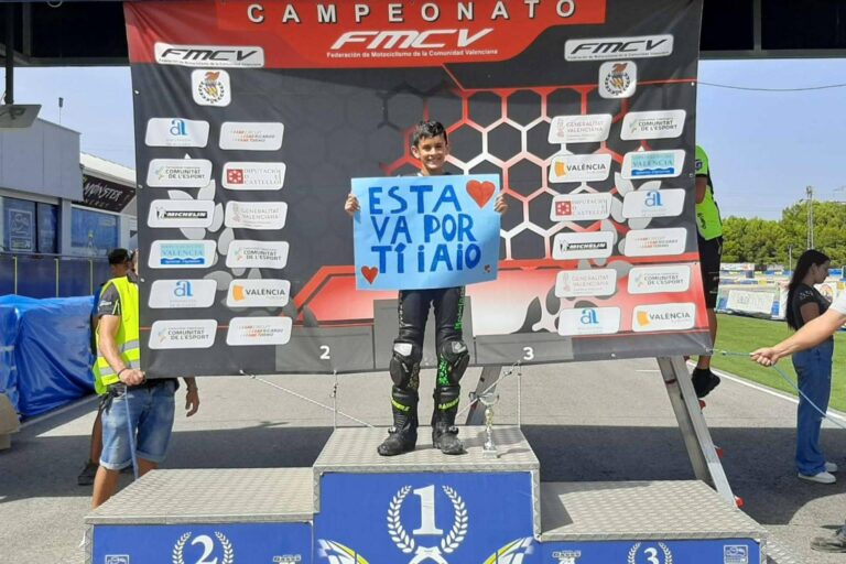 El piloto Marc Moñinos Esteve, patrocinado por Élite Capilar, va por el momento liderando el campeonato Minimotard 85cc de la Comunidad Valenciana