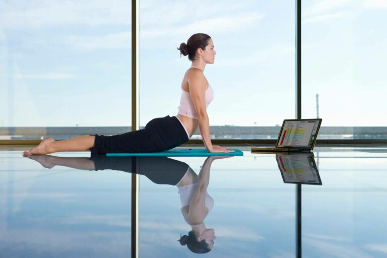 Clases de yoga terapéutico y meditación online adaptadas al dolor crónico, con el método Shakandi