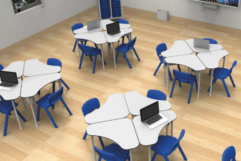 La tienda que ofrece mobiliario escolar, salas de formación y comunicación visual, tanto para empresa como centros de educación, es OfficeDeco