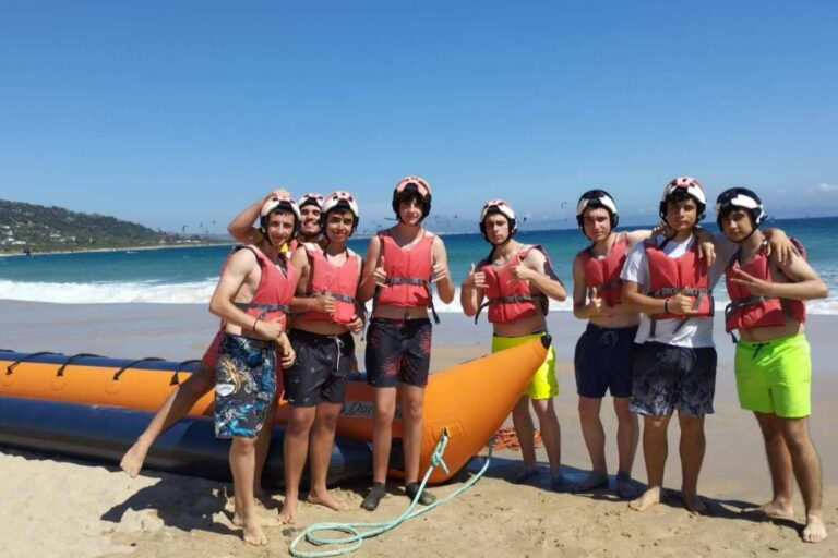 Tarifa Kitesurf Camp ofrece campamentos de verano para adolescentes en la playa de Tarifa