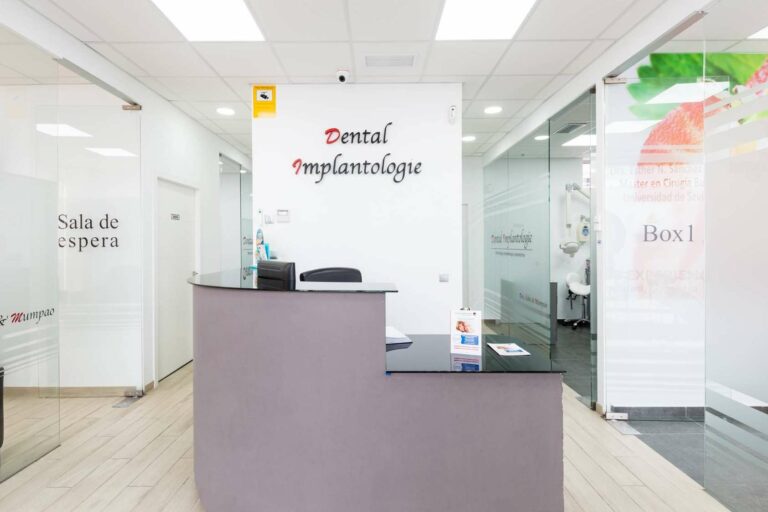 El equipo de Dental Implantologie ofrece servicios de ortodoncia invisible en Sevilla