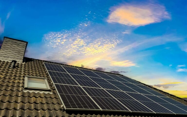 Acierta Eficiencia cuenta con especialistas en instalación placas solares