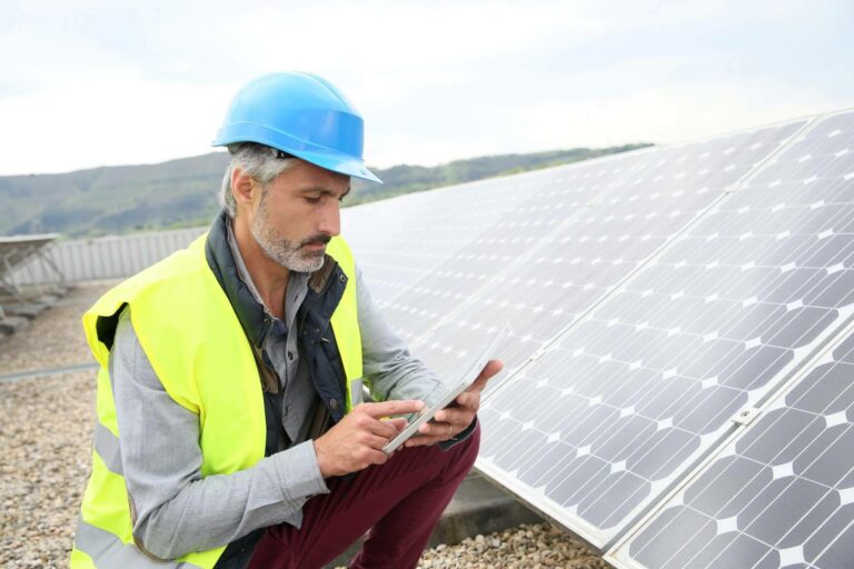 Soof ayuda a encontrar los mejores instaladores para las placas solares