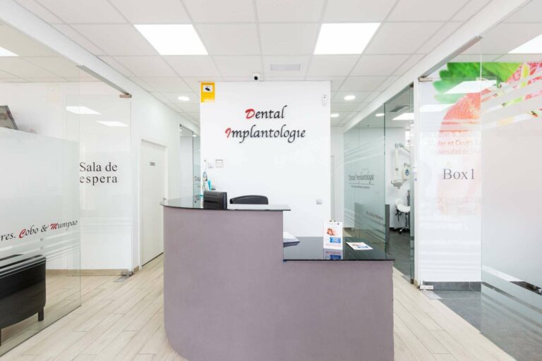 Una clínica odontológica que atiende urgencias dentales en Sevilla durante las 24 horas del día, Dental Implantologie