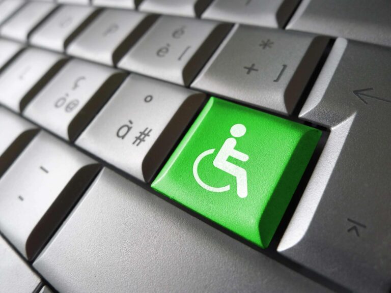 ¿Cómo puede internet abrir puertas para personas con discapacidad? Impulsando la inclusión digital