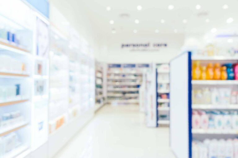 ¿Qué aspectos legales se deben tener en cuenta en la compraventa de farmacias? Urbagesa Farmacias lo explica