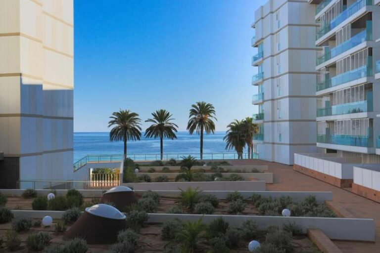 Apartamentos en primera línea de playa en una de las zonas más conocidas de Ibiza, publicados por Eactivos.com en su plataforma