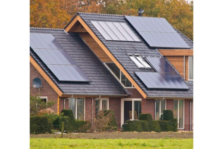 La propuesta de placas solares puede conseguir una factura de luz a 0 € gracias a AhorraentuLuz