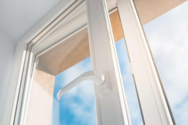 FácilReformas y las puertas y ventanas exteriores de PVC y aluminio