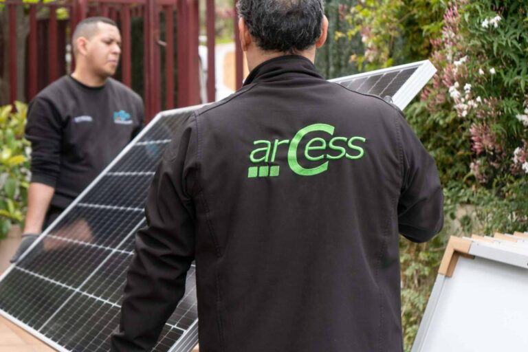 Arcess apuesta por las energías renovables con su servicio de placas solares